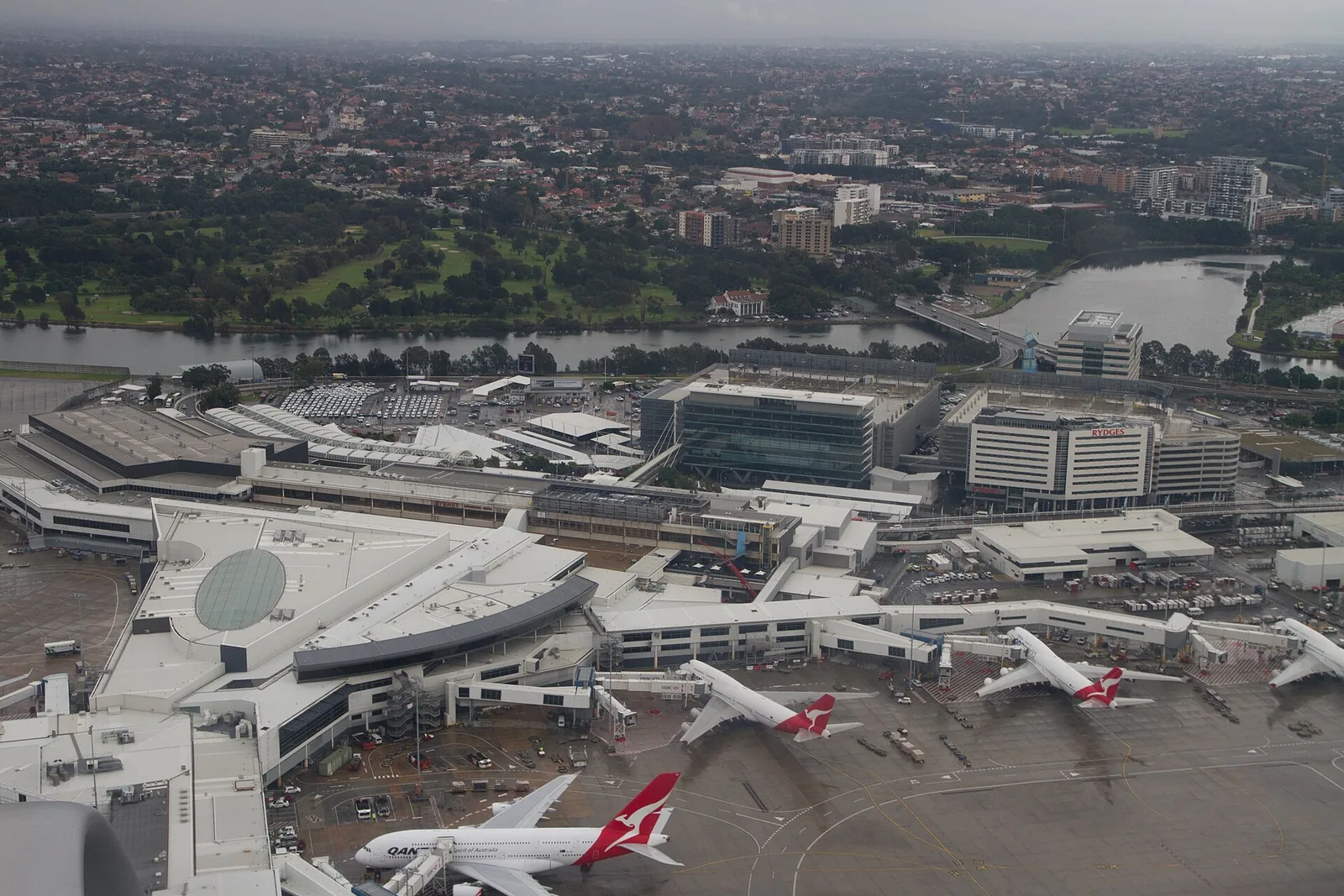 The international terminal building at Sydney Airport with aircraft parked at the gates
